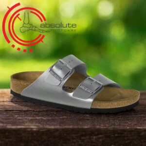 Birkenstock Arizona Silver Birko-Flor 1012282 – Regular Fit sandal featuring metallic silver synthetic straps, dual adjustable buckles, and contoured cork-latex footbed for lasting comfort.
